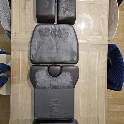 table de massage pour un étiopathe en skaï 