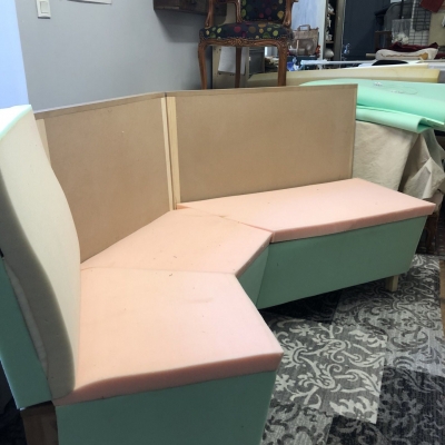 fabrication d'une carcasse de banquette en mousse sur mesure 