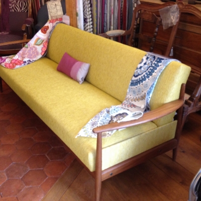 canapé année 70 ancien clic clac jaune 