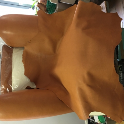 assise crin guindage suspendu carcasse d'un club mise en crin manchette plus dossier couverture cuir basane cognac