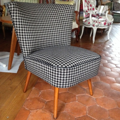 fauteuil chauffeuse année 70 couverture pied de poule tissu ROMO