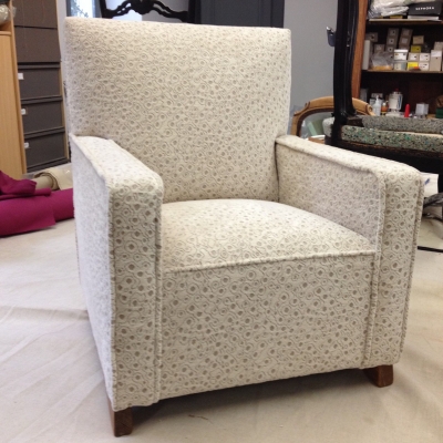 fauteuil enfant refait en mousse crème