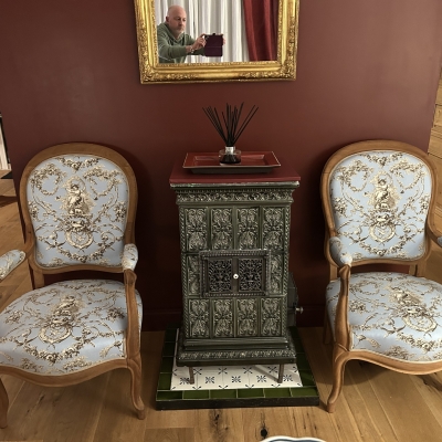 fauteuil Louis Philippe réfection en crin couvert tissu Thevenon toile de jouie bleu claire