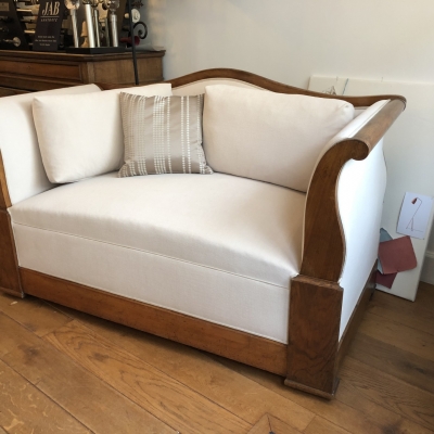 Canapé restauration tissu blanc cassé Romo