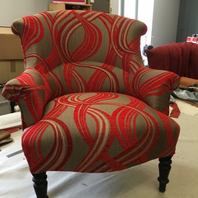 Crapaud a l’ancienne tissu rouge et taupe Casal