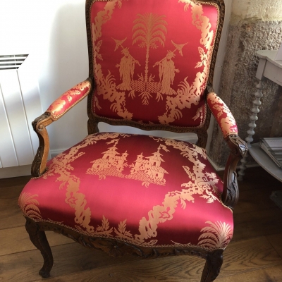 Fauteuil régence tissu Tasinari et Châtelet finition dent de rat