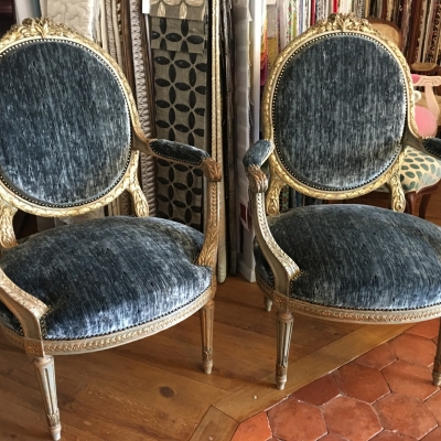fauteuil Napoléon II velours gris finition Cloutée renaissance 