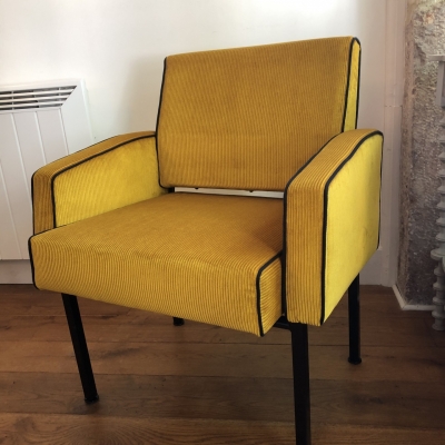 fauteuil année 70 velours côtelé or Lelievre 