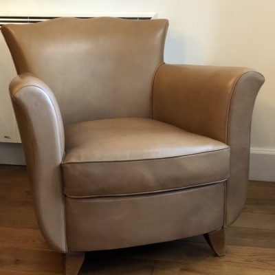 Petit fauteuil club en cuir marron 