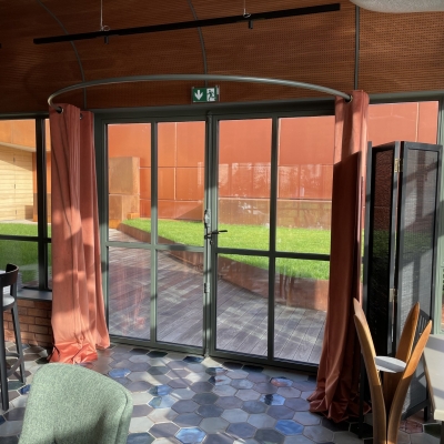 rideau velours restaurant Château St Aubin 